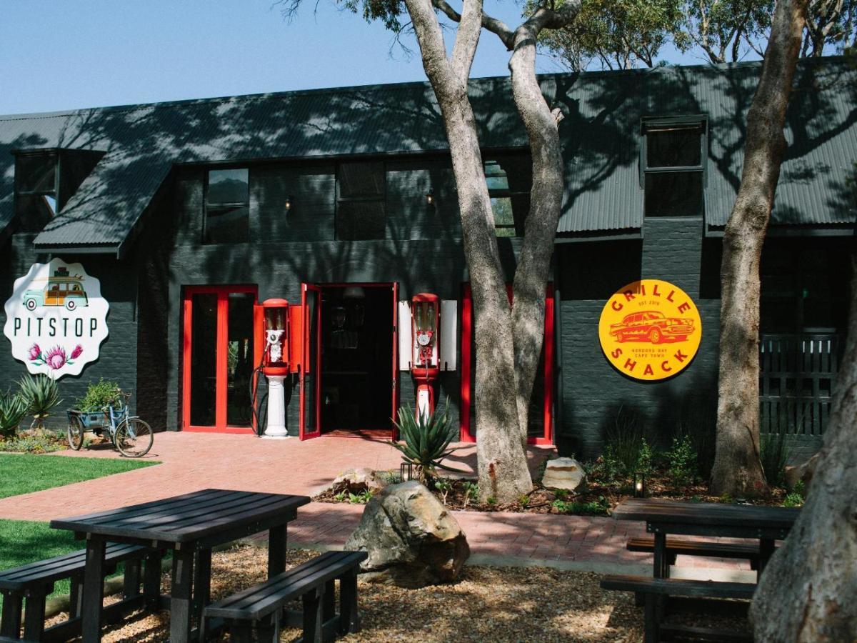 Pitstop Lodge Gordons Bay Exterior photo